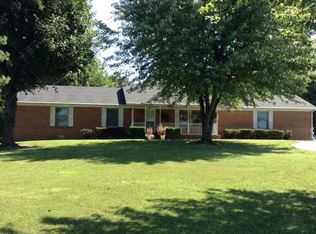 55 Honeysuckle Ln, Calvert City, KY 42029