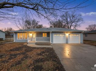 209 Harvey Dr, Manhattan, KS 66502