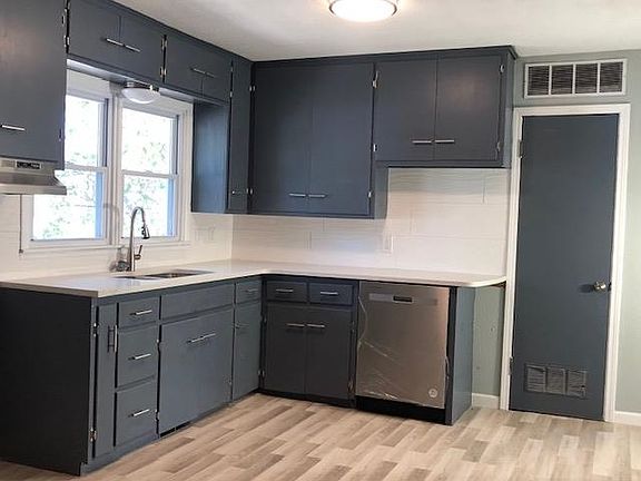 2nd image of 1522 Terrace Dr