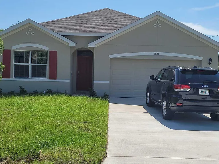 2525 SW Westfield St — Photo 1