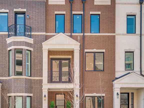 2nd image of 218 E Dallas Rd #102