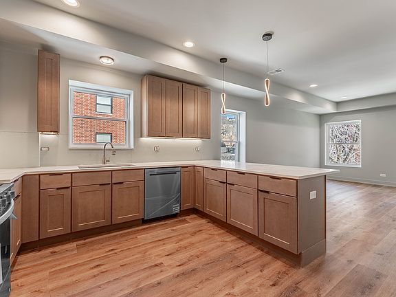 5th image of 4716 N Winthrop Ave Unit 1