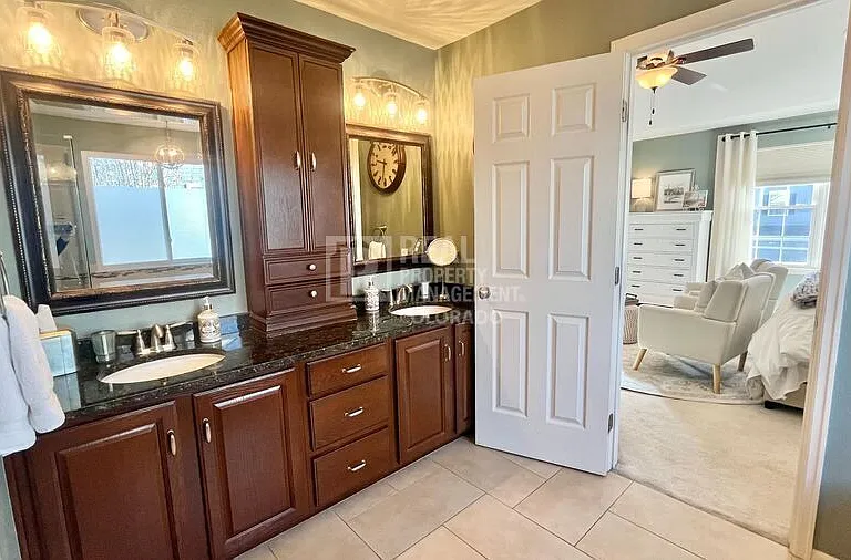10134 Spring Water Ct — Photo 35