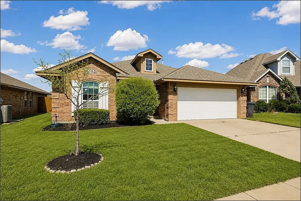 3 bed, 1584 sqft, $1,900 — Photo 2