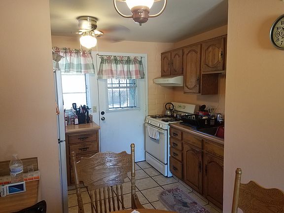 4th image of 385 S La Canada Dr