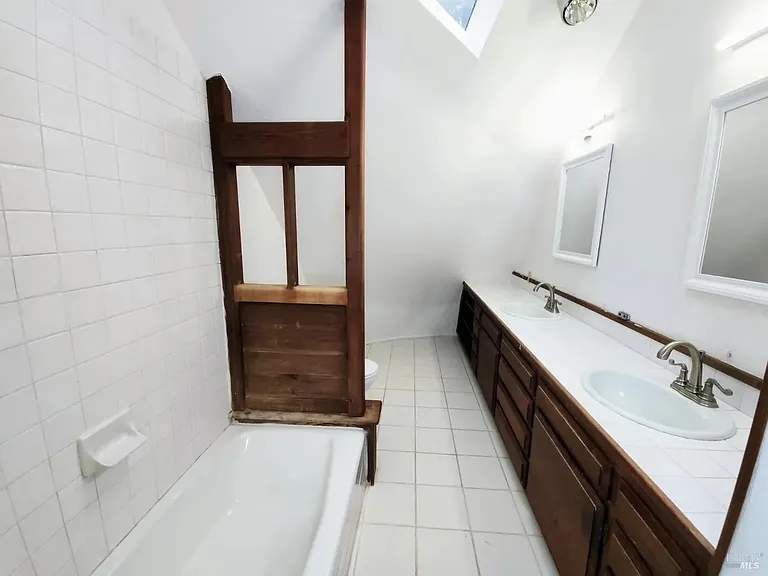 8080 Surprise Valley Rd — Photo 6