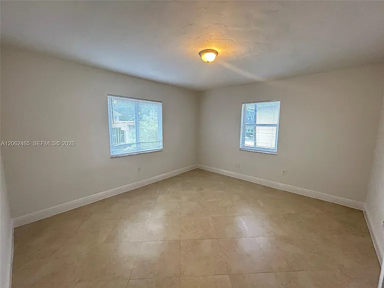2880 Pine Tree Dr #10 — Photo 6