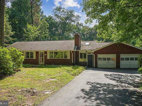 2nd image of 4742 Spruce Ave