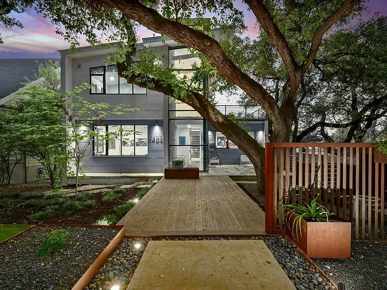 1402 Alta Vista Ave — Photo 1