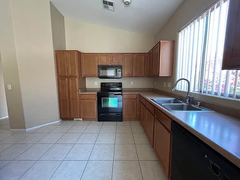 3869 S Coach House Dr — Photo 2