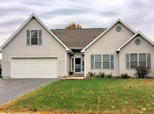 1124 McCall Ct, Rochelle, IL 61068