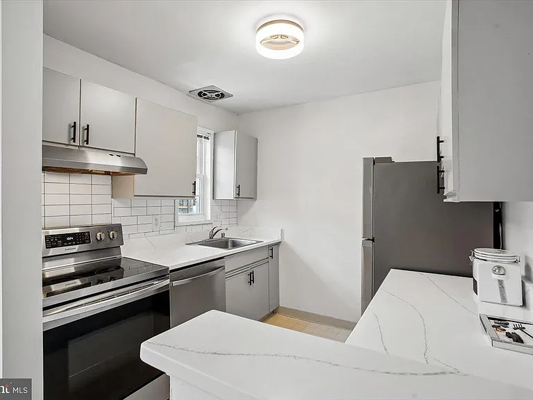 1702 W Abingdon Dr #201 — Photo 12