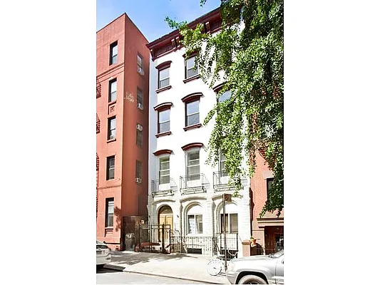 Rented by Douglas Elliman | media 22