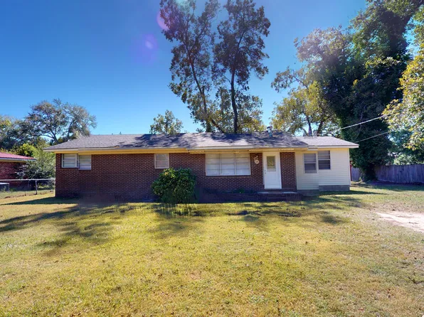 124 Francis Ave, Swainsboro, GA 30401