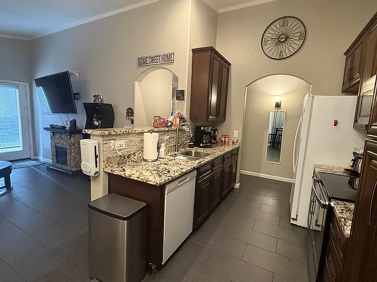 2058 S Voyager Dr — Photo 7