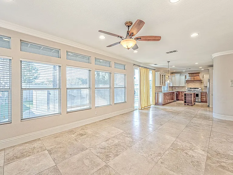 2175 Fountain Springs Dr — Photo 4