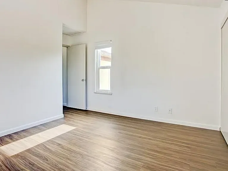 415 W Gutierrez St #8 — Photo 12