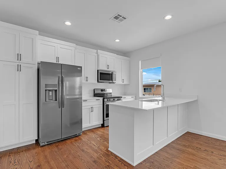 5501 E 15th St #B — Photo 13