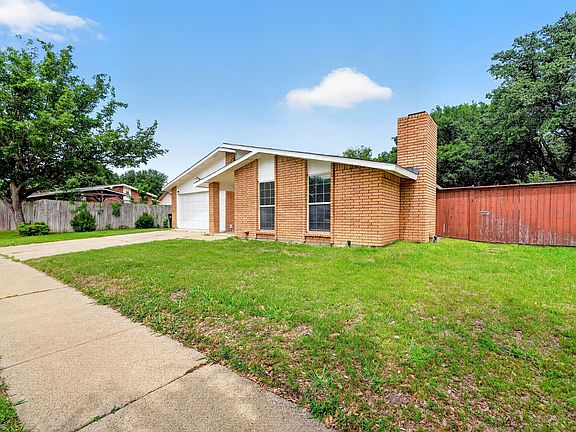 3rd image of 4036 Seven Gables St