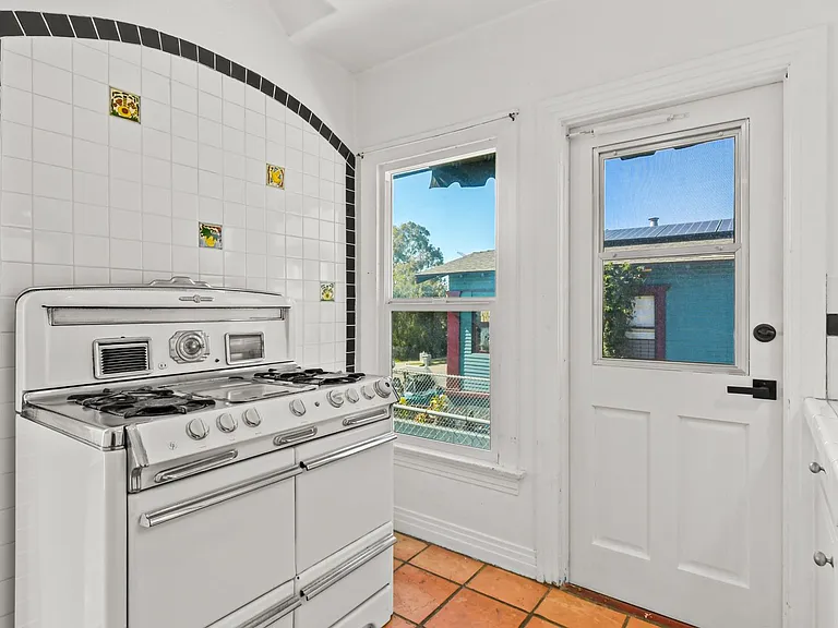 3124 B St — Photo 15