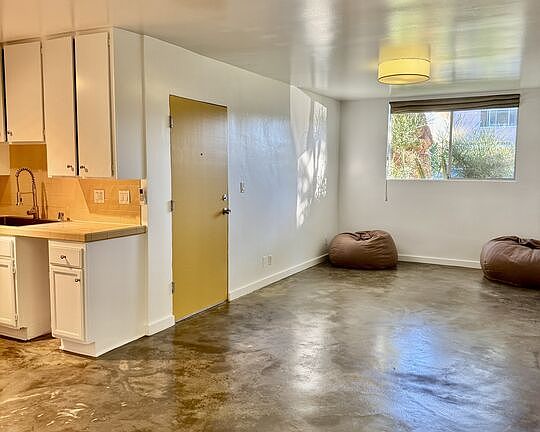 3rd image of 511 Rialto Ave APT 1