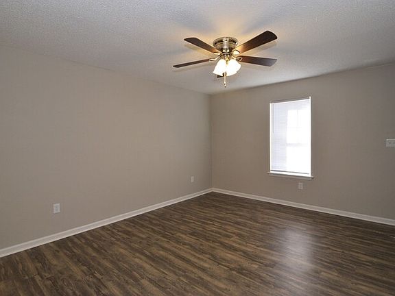 4th image of 128 Chalet North Ct #134