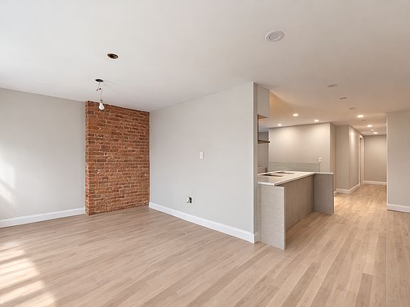 4th image of 433 Pulaski St APT 1