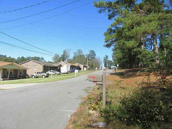 Exterior Neighborhood (street photo)