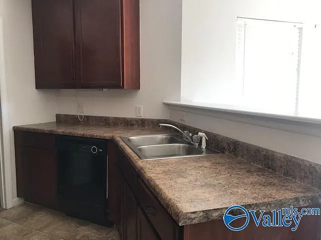 3 bed, 2.5 bath, 2650 sqft, $1,850 — Photo 4
