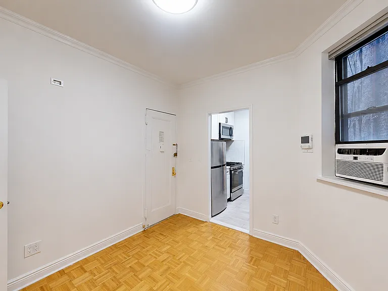 424 E 73rd St #1RE — Photo 8