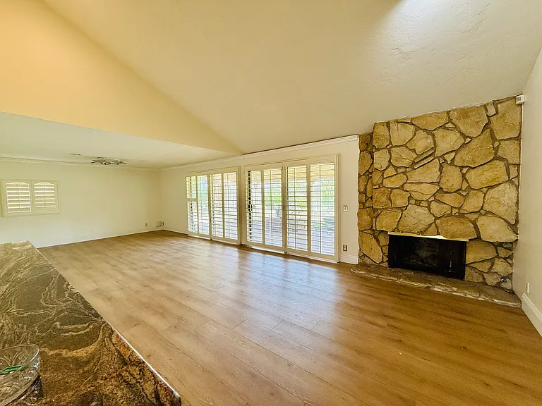 1510 Hallgreen Dr — Photo 10