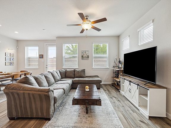 3rd image of 9820 Rugged Oaks Dr