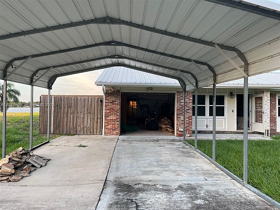 3rd image of 1052 Lake Carrie Dr