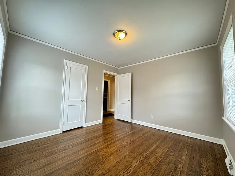 500 Elm St — Photo 17