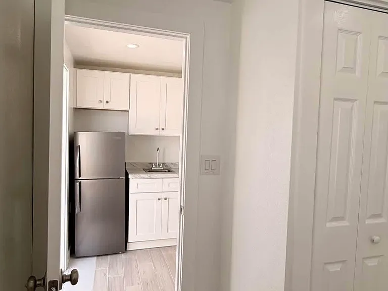 7805 N Jamaica St — Photo 2