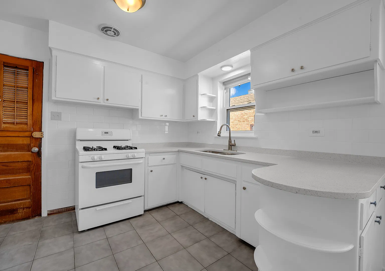 2 bed, 1.0 bath, 900 sqft, $2,300 — Photo 4