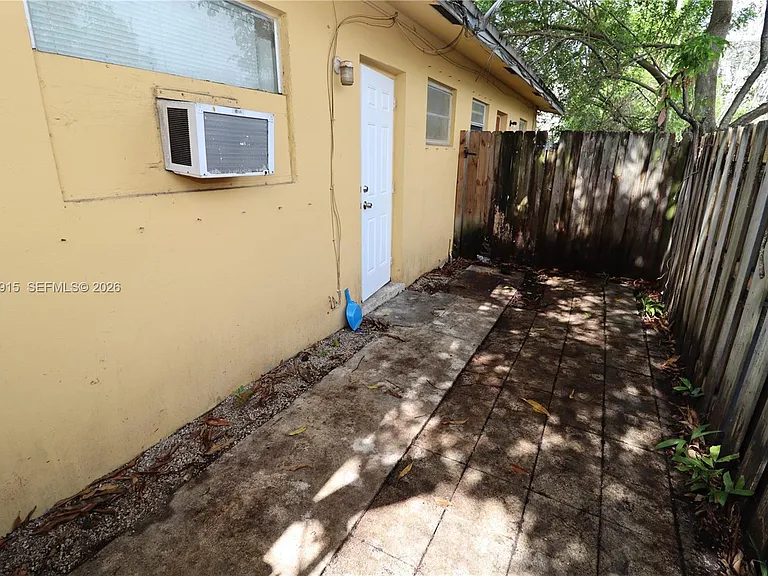 1341 NE 5th Ter #3 — Photo 29