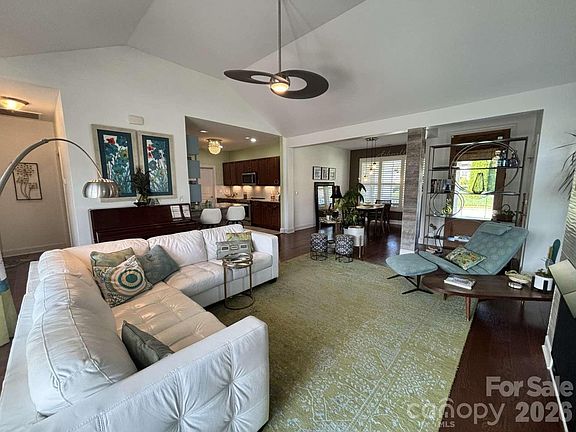 4th image of 30 Rose Point Dr