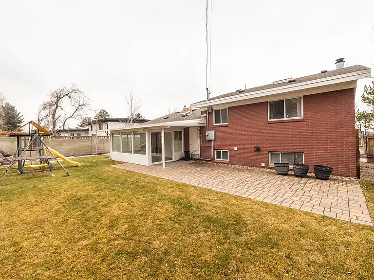 4327 S 2900 E — Photo 24