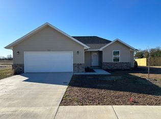 515 E Melton Rd, Ozark, MO 65721