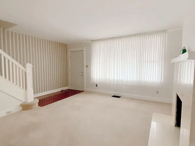 3619 Boulevard Of The Allies — Photo 2