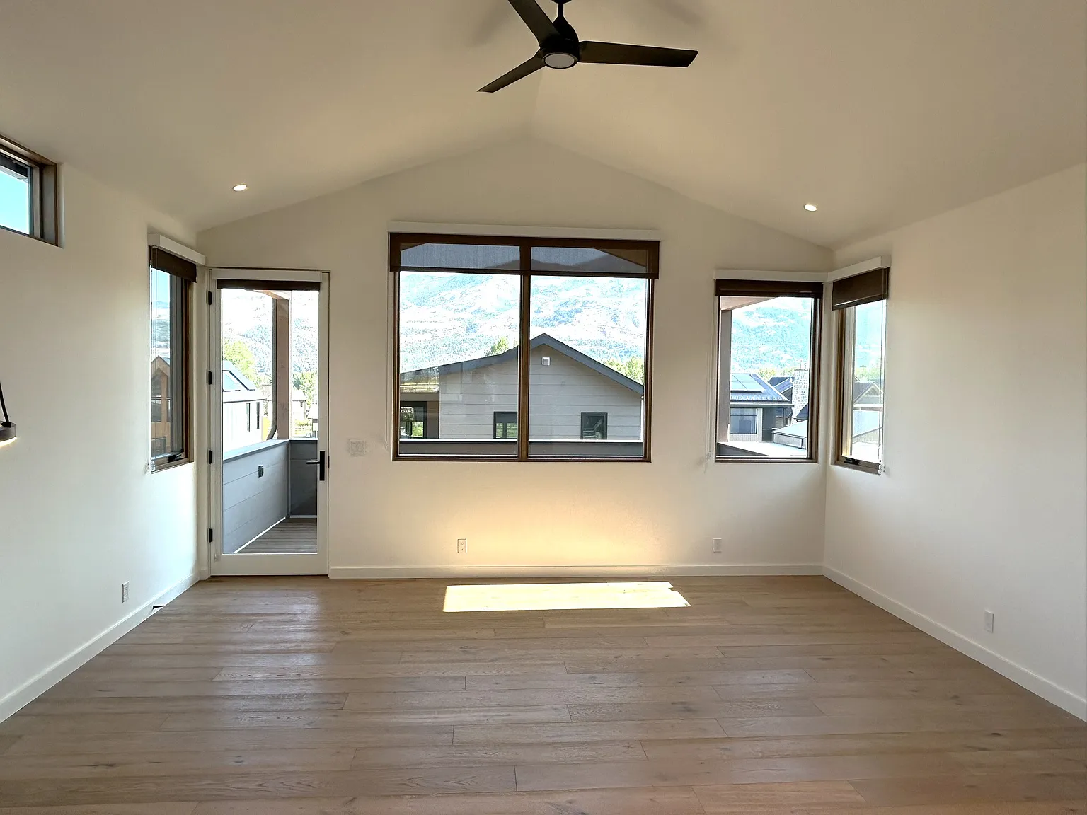 2 bed, 2.5 bath, 1433 sqft, $5,500 — Photo 4