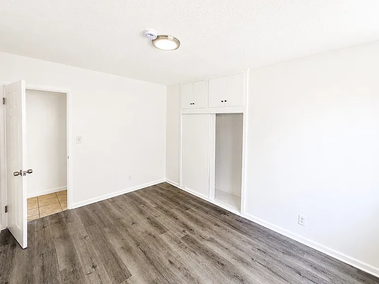 2672 S Redondo Blvd — Photo 5