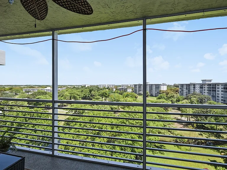 4015 W Palm Aire Dr #1001 — Photo 33