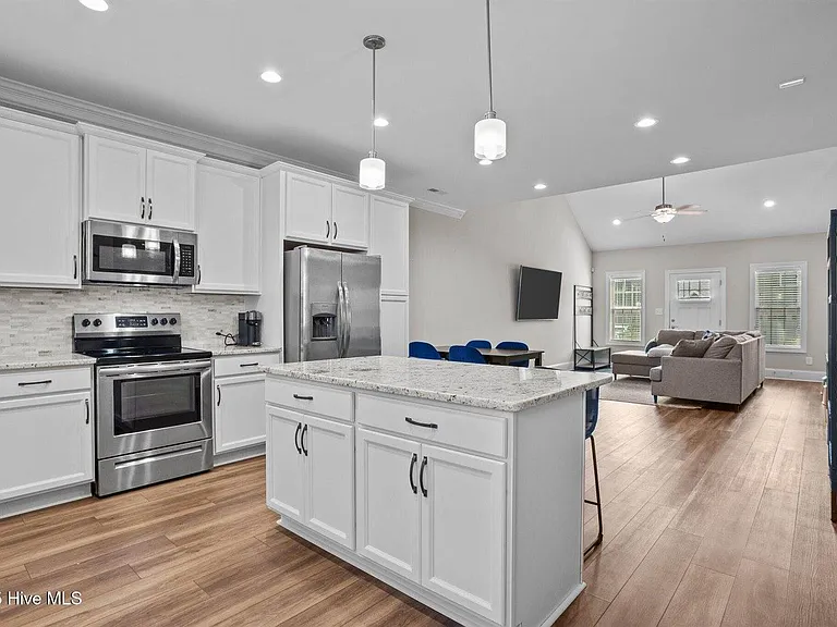 127 Lark Dr — Photo 4
