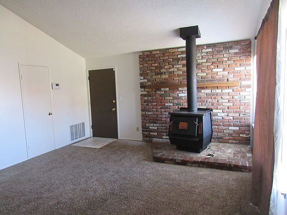 4th image of 44750 Fenhold St