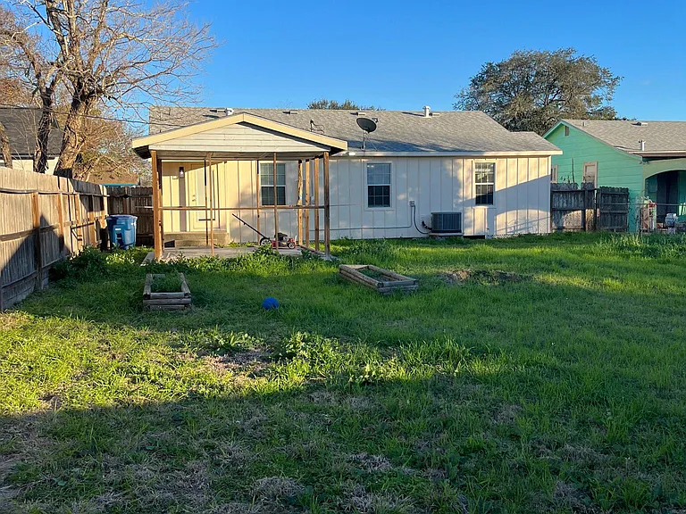 4413 Moravian Dr — Photo 18