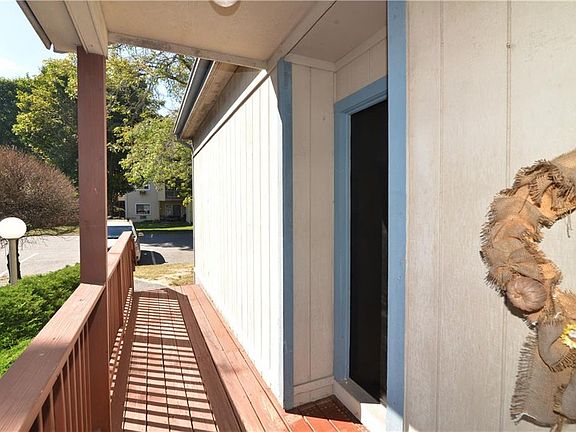 4th image of 1406 Village Dr Unit 1406