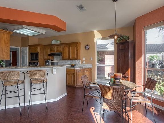 5th image of 3132 Waterside Dr