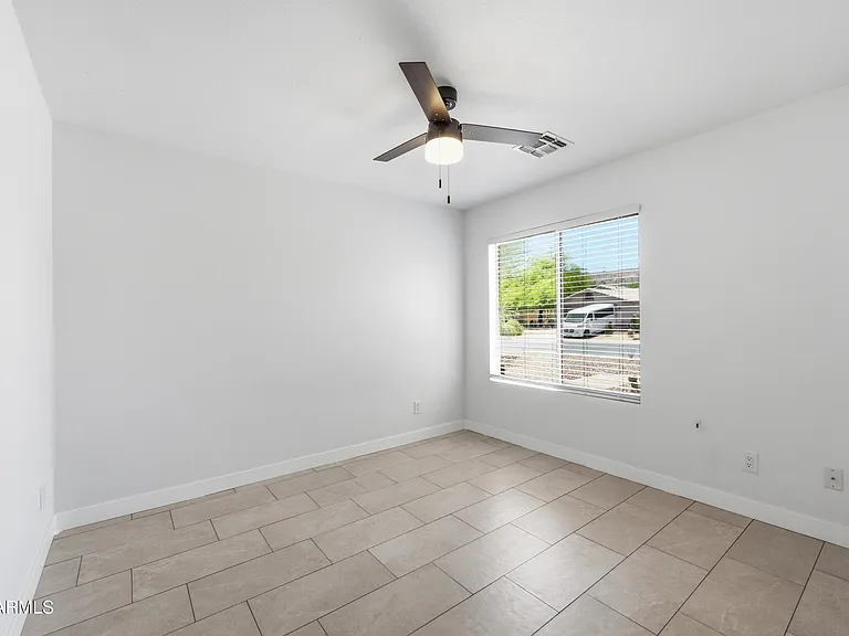 1616 E Desert Ln — Photo 18